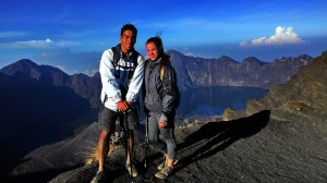 Emerson Lau dan pacarnya dan Segara Anak. ASUS ZENFONE 6/novi abdi